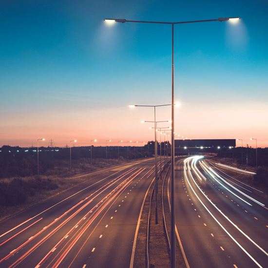 تصویر  چراغ خیابانی هلیوس با درجه حفاظت (IP66) مازی نور