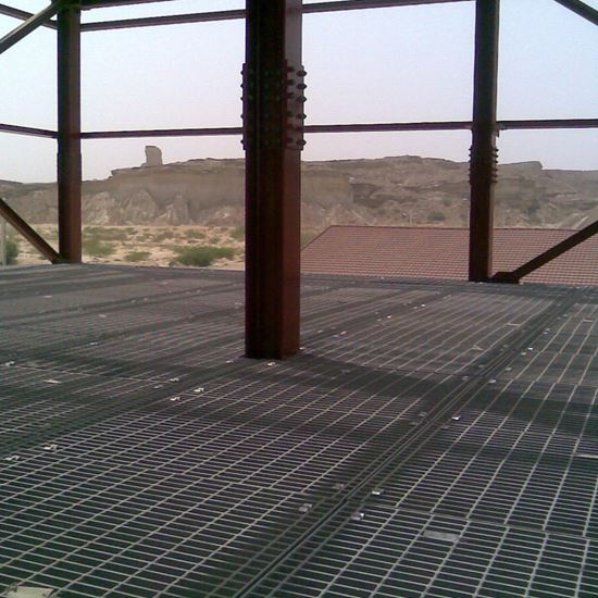 Picture Of Manual steel grating and electro-forged galvanized and black